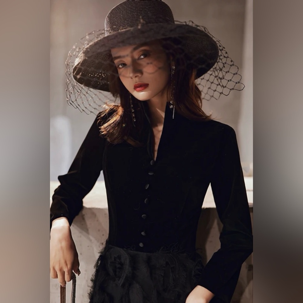 Elegant Black Wide-Brim Hat J.R Nites by Carol lin